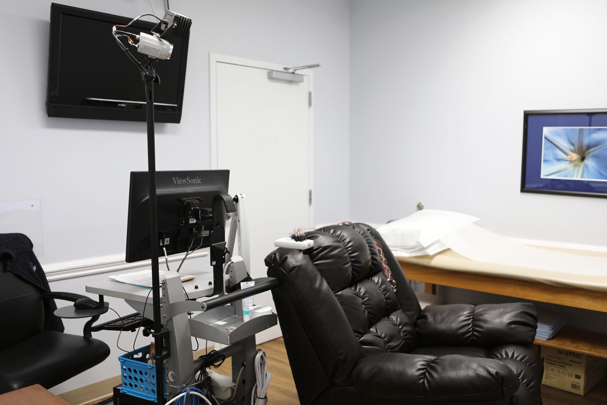 Metrolina-Neurological-Associates-room-with-EEG-machine